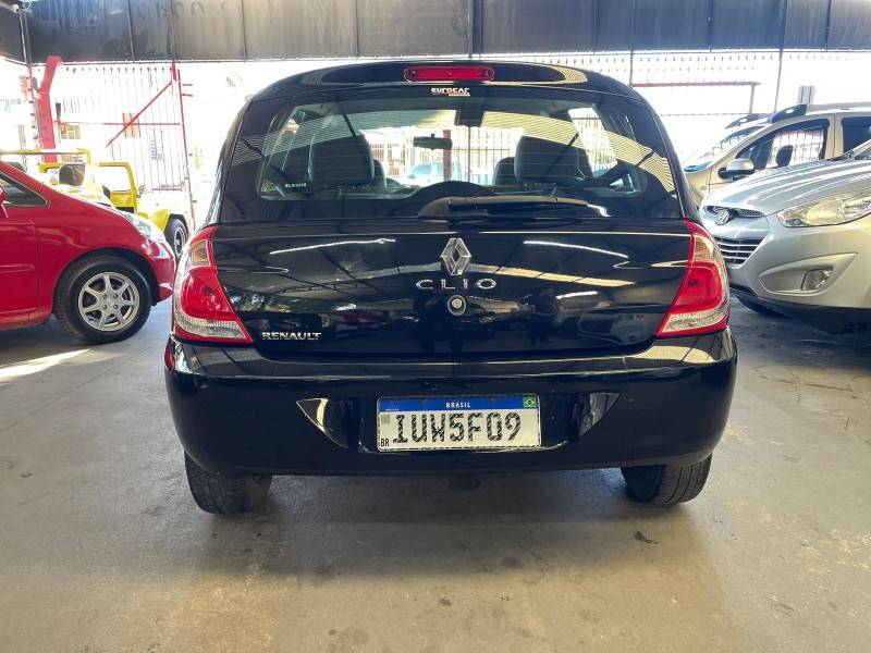 RENAULT - CLIO - 2013/2014 - Preta - R$ 30.900,00