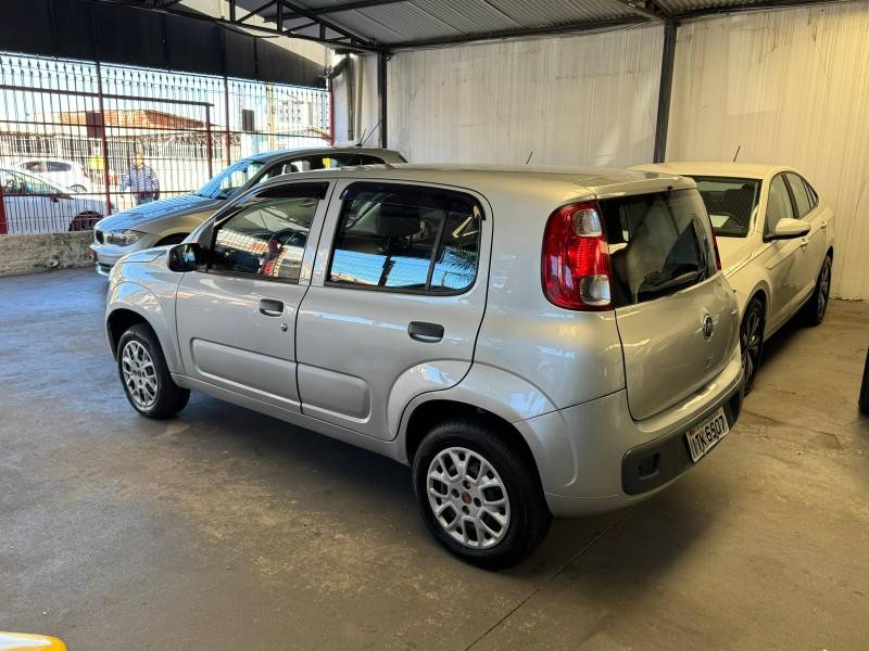 FIAT - UNO - 2013/2013 - Prata - R$ 31.900,00