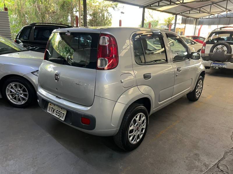 FIAT - UNO - 2013/2013 - Prata - R$ 30.900,00