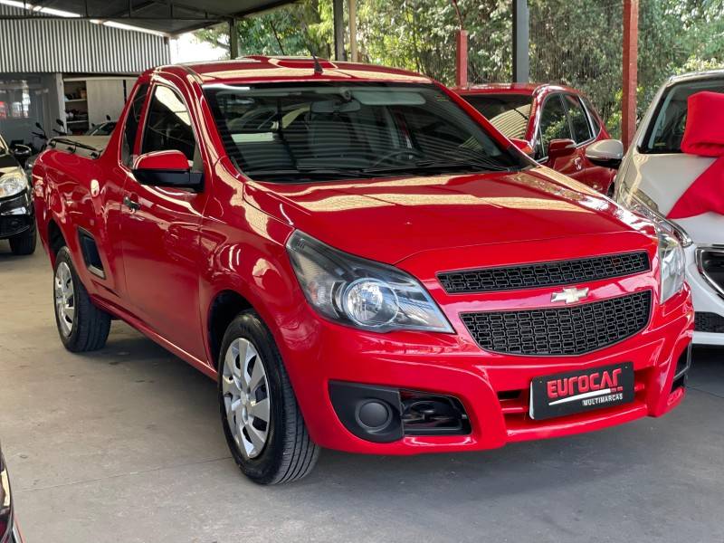 CHEVROLET - MONTANA - 2013/2014 - Vermelha - R$ 45.900,00