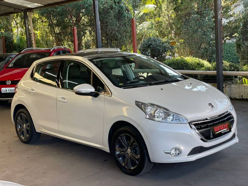 PEUGEOT - 208 - 2014/2015 - Branca - R$ 49.900,00