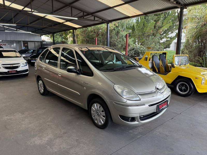 CITROËN - XSARA PICASSO - 2008/2008 - Bege - R$ 16.900,00
