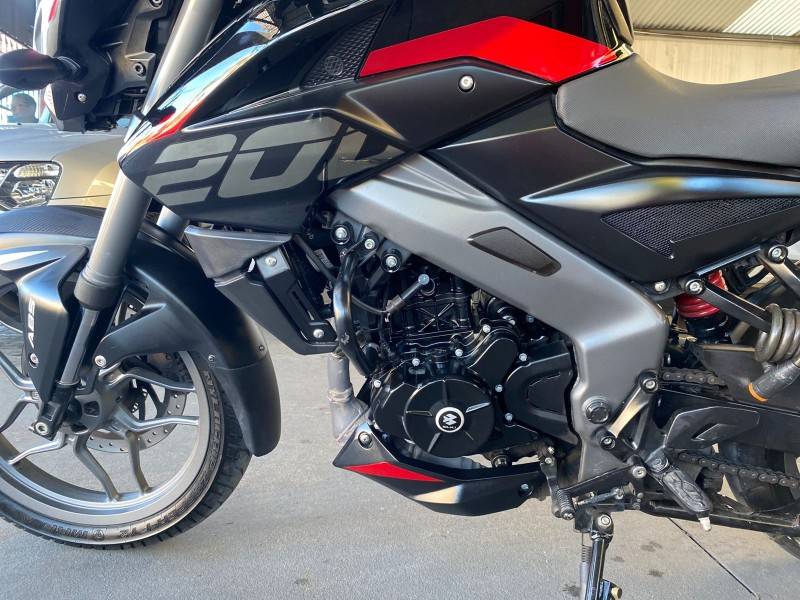 BAJAJ - DOMINAR D200 - 2024/2025 - Preta - R$ 19.900,00