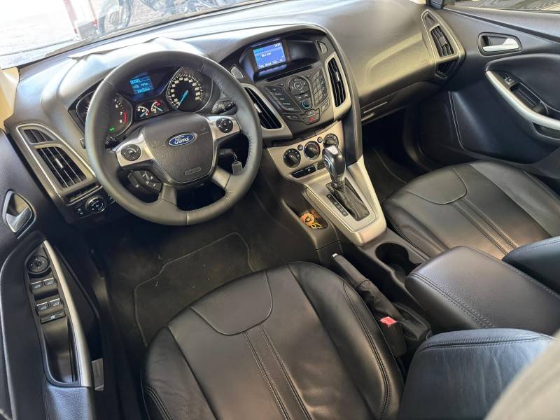FORD - FOCUS - 2015/2015 - Branca - R$ 53.900,00