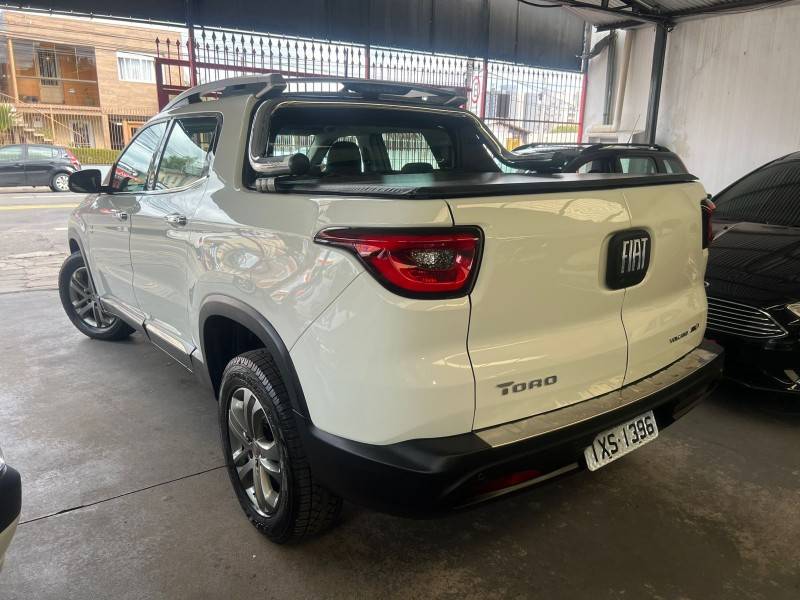 FIAT - TORO - 2017/2017 - Prata - R$ 99.900,00