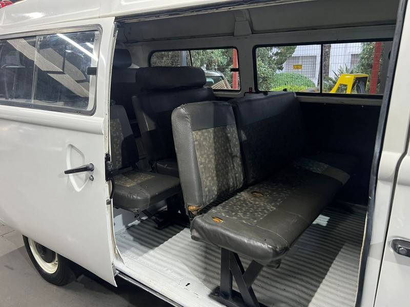 VOLKSWAGEN - KOMBI - 2004/2004 - Branca - R$ 25.900,00