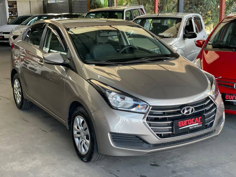 HYUNDAI - HB20S - 2017/2018 - Dourada - R$ 68.900,00
