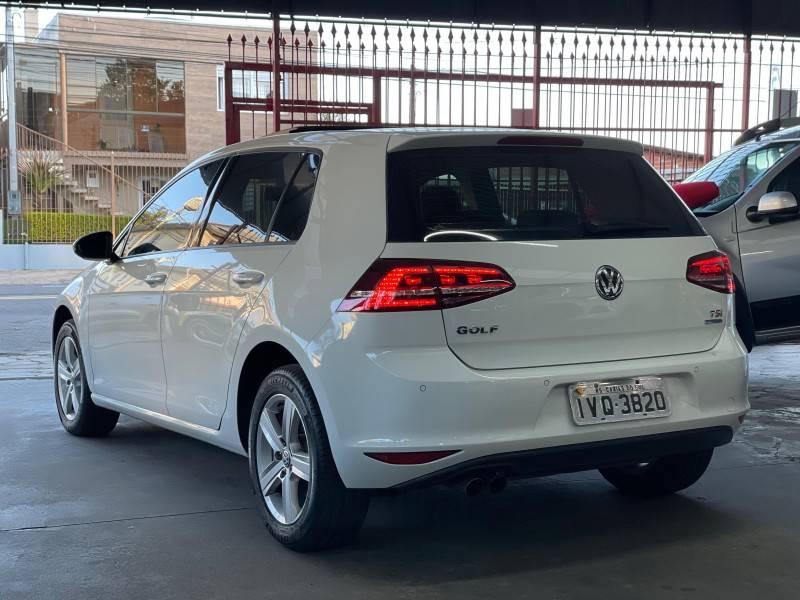 VOLKSWAGEN - GOLF - 2013/2014 - Branca - R$ 77.900,00