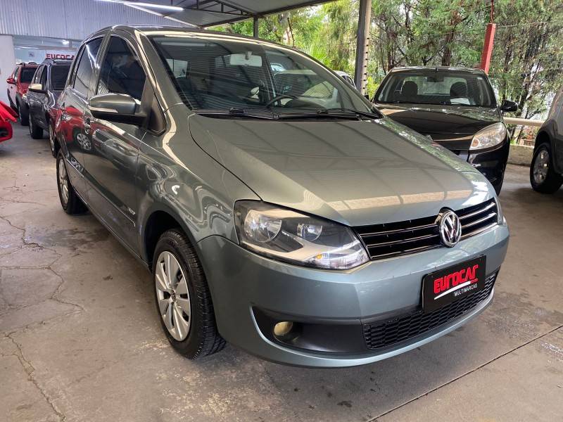 VOLKSWAGEN - FOX - 2011/2011 - Verde - R$ 31.900,00