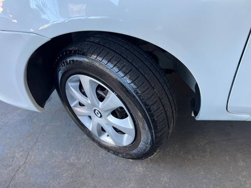 RENAULT - CLIO - 2015/2015 - Branca - R$ 34.900,00