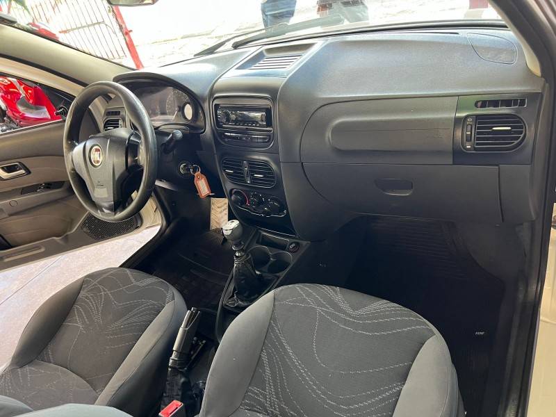 FIAT - STRADA - 2015/2015 - Prata - R$ 45.900,00