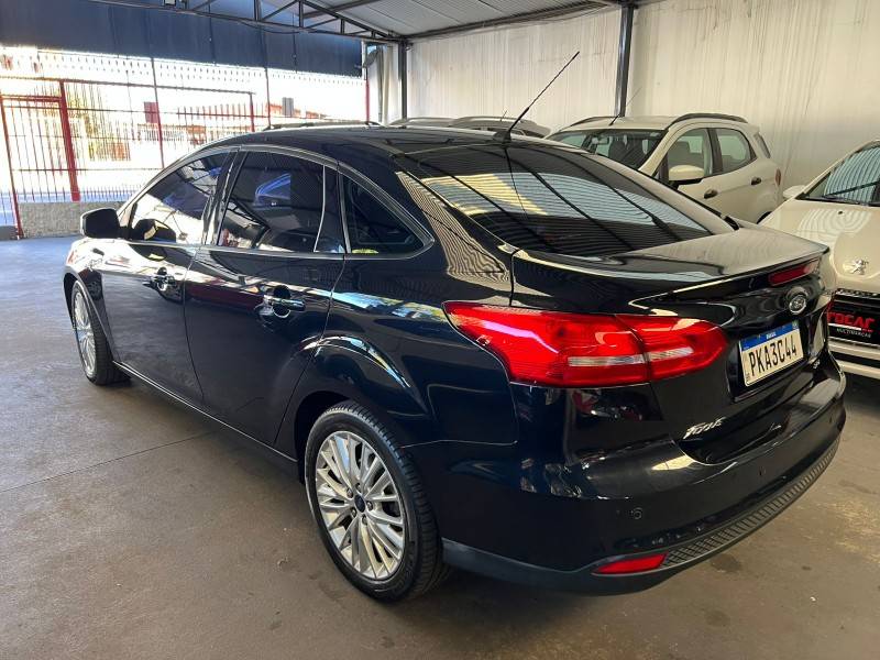 FORD - FOCUS - 2016/2016 - Preta - R$ 54.900,00