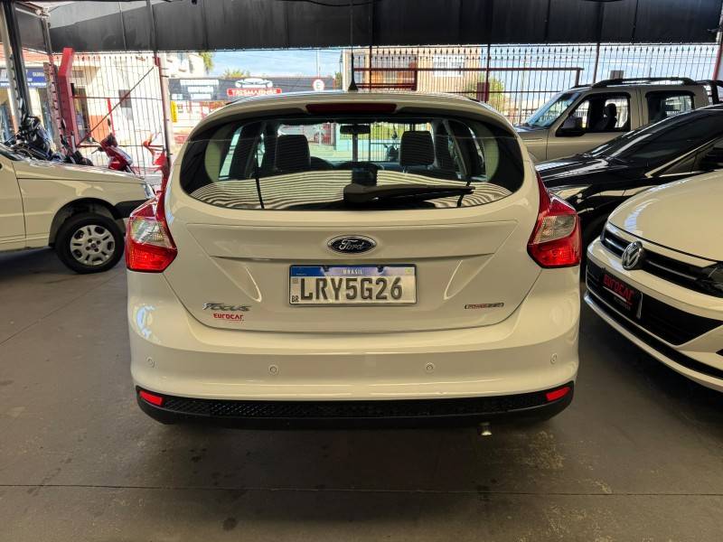 FORD - FOCUS - 2015/2015 - Branca - R$ 53.900,00