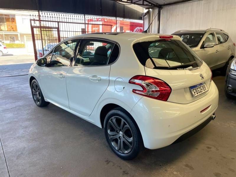 PEUGEOT - 208 - 2014/2015 - Branca - R$ 49.900,00
