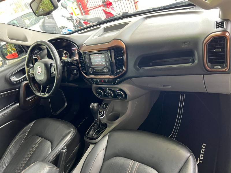FIAT - TORO - 2017/2017 - Prata - R$ 99.900,00