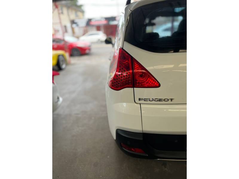 PEUGEOT - 3008 - 2011/2012 - Branca - R$ 39.900,00