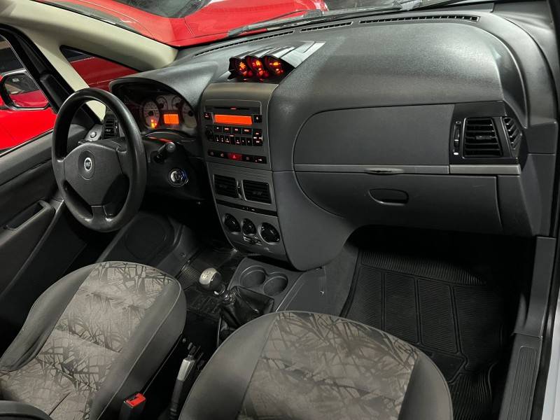 FIAT - IDEA - 2008/2008 - Prata - R$ 31.900,00