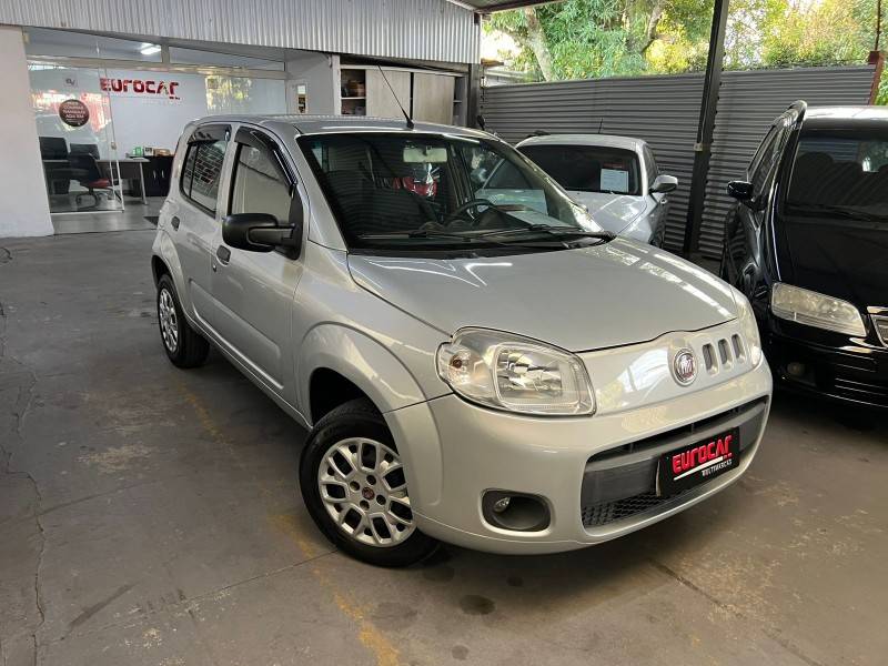 FIAT - UNO - 2013/2013 - Prata - R$ 30.900,00
