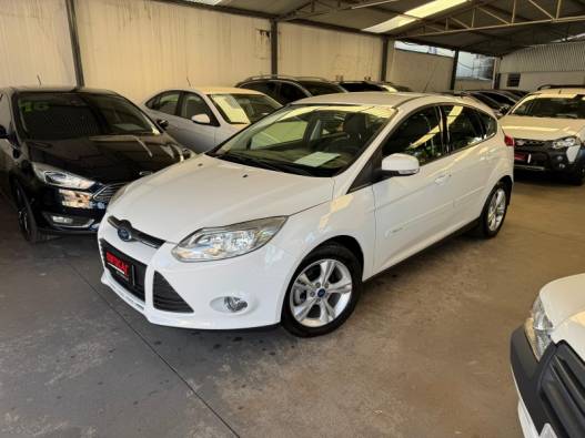 FORD - FOCUS - 2015/2015 - Branca - R$ 53.900,00