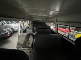 VOLKSWAGEN - KOMBI - 2004/2004 - Branca - R$ 25.900,00
