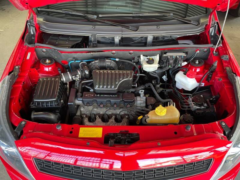 CHEVROLET - MONTANA - 2013/2014 - Vermelha - R$ 45.900,00