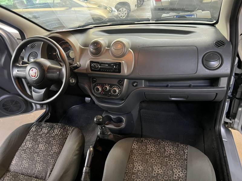 FIAT - UNO - 2013/2013 - Prata - R$ 30.900,00