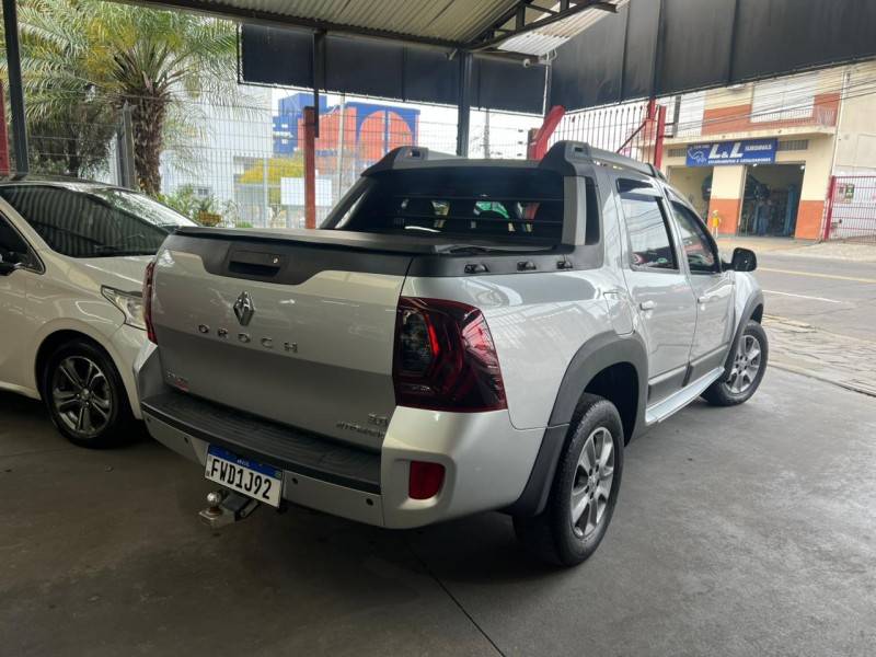 RENAULT - DUSTER OROCH - 2017/2017 - Prata - R$ 71.900,00