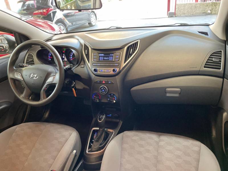 HYUNDAI - HB20S - 2017/2018 - Dourada - R$ 68.900,00