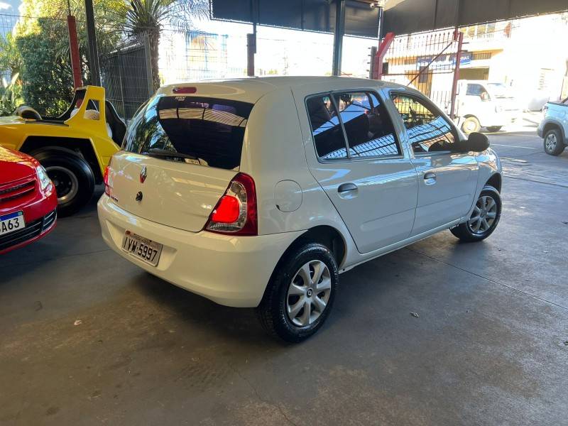 RENAULT - CLIO - 2015/2015 - Branca - R$ 34.900,00