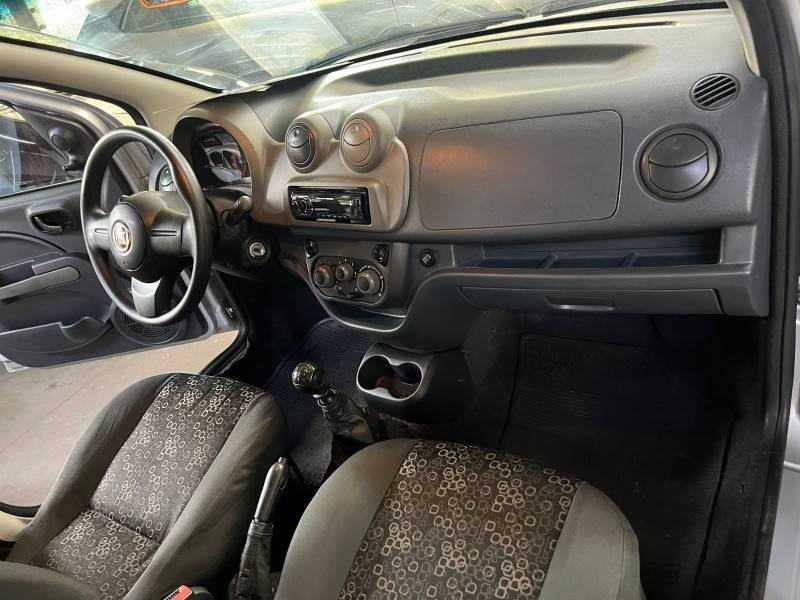 FIAT - UNO - 2013/2013 - Prata - R$ 30.900,00
