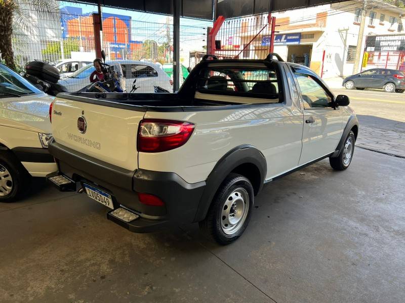 FIAT - STRADA - 2015/2015 - Prata - R$ 45.900,00