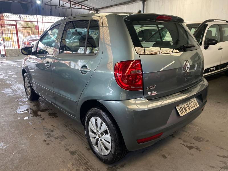 VOLKSWAGEN - FOX - 2011/2011 - Verde - R$ 31.900,00