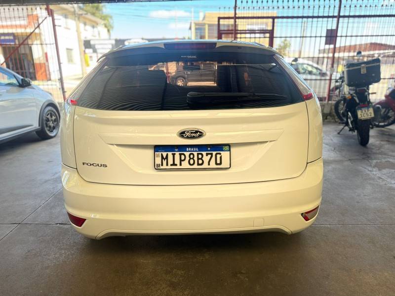 FORD - FOCUS - 2011/2011 - Branca - R$ 39.900,00