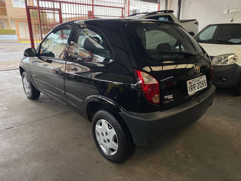 CHEVROLET - CELTA - 2010/2011 - Preta - R$ 21.900,00