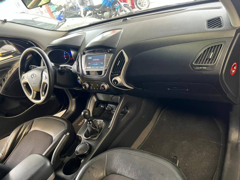 HYUNDAI - IX35 - 2013/2013 - Preta - R$ 64.900,00