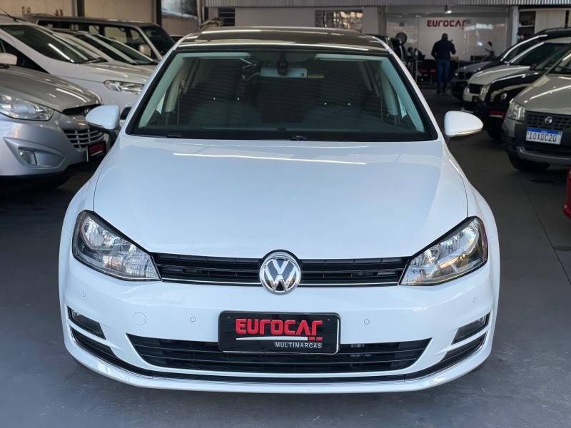 VOLKSWAGEN - GOLF - 2013/2014 - Branca - R$ 77.900,00