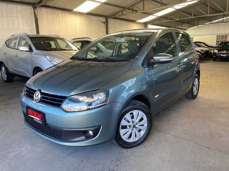 VOLKSWAGEN - FOX - 2011/2011 - Verde - R$ 31.900,00