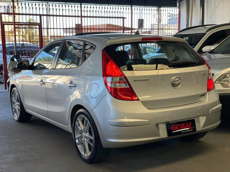 HYUNDAI - I30 - 2011/2012 - Prata - R$ 51.900,00