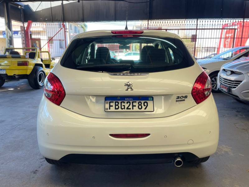 PEUGEOT - 208 - 2014/2015 - Branca - R$ 49.900,00